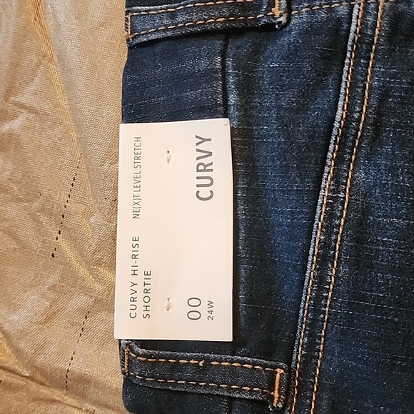 American Eagle Curvey Hi-rise shorts - Picture 3 of 5